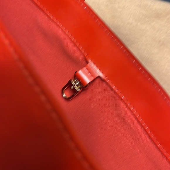 LOUIS VUITTON
Monogram Vernis Wilshire PM - Picture 5 of 9